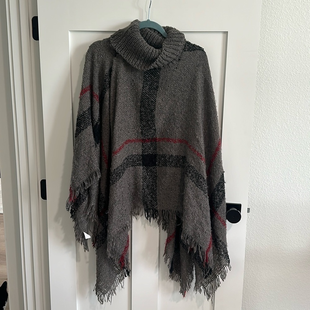 Ellie Kate Women's OS Turtleneck Blanket Poncho Gray Red Plaid Fringe Sweater